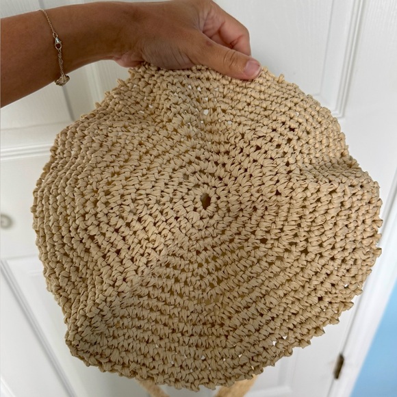 Haute Hippie Style Woven Straw Tote Bag Beige Color
Size Medium - Picture 3 of 10